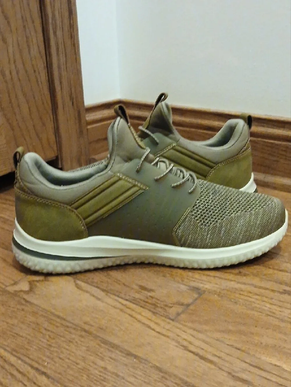 Skechers Khaki Lightweight Men's Sneaker Size 10